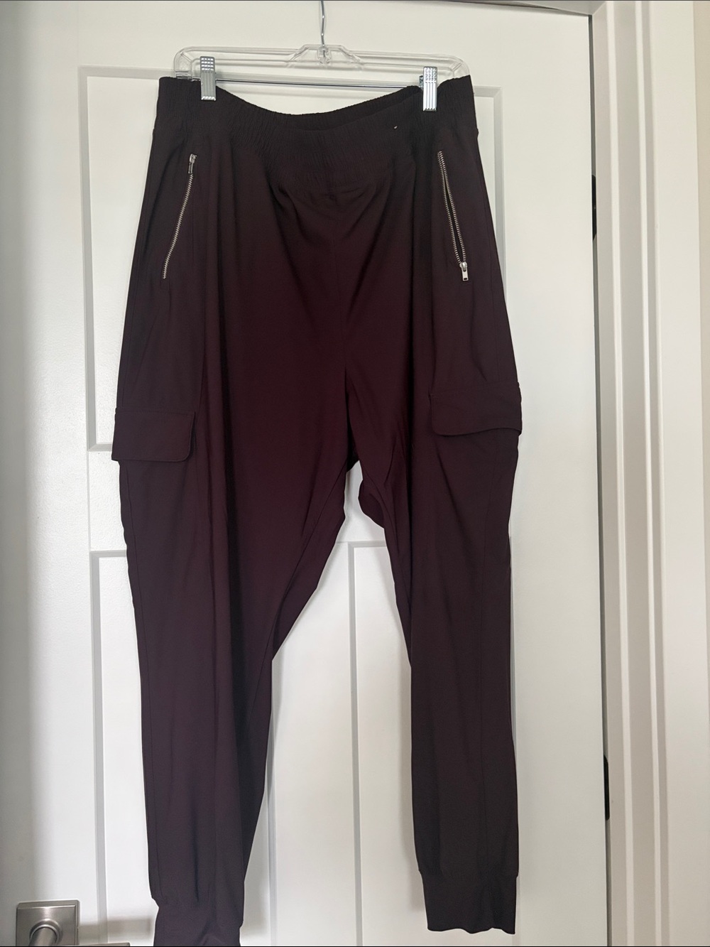 Women’s athletic sleek track ,Stretch Cargo Pants - Burgundy XL (like new)